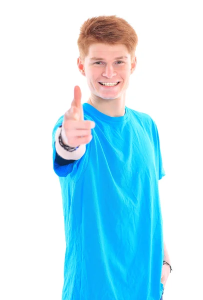 Um homem sorridente mostrando sinal, isolado em fundo branco — Fotografia de Stock