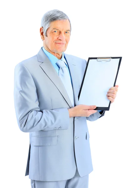 Buen hombre de negocios a la edad, muestra el plan de trabajo. Aislado sobre un fondo blanco . —  Fotos de Stock