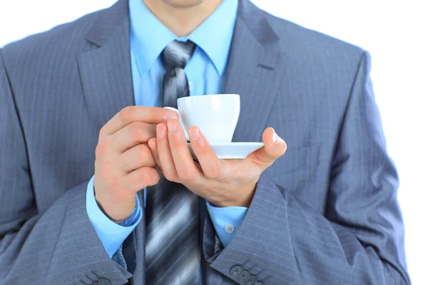 O jovem empresário com uma chávena de café, close-up. Isolado sobre um fundo branco . — Fotografia de Stock