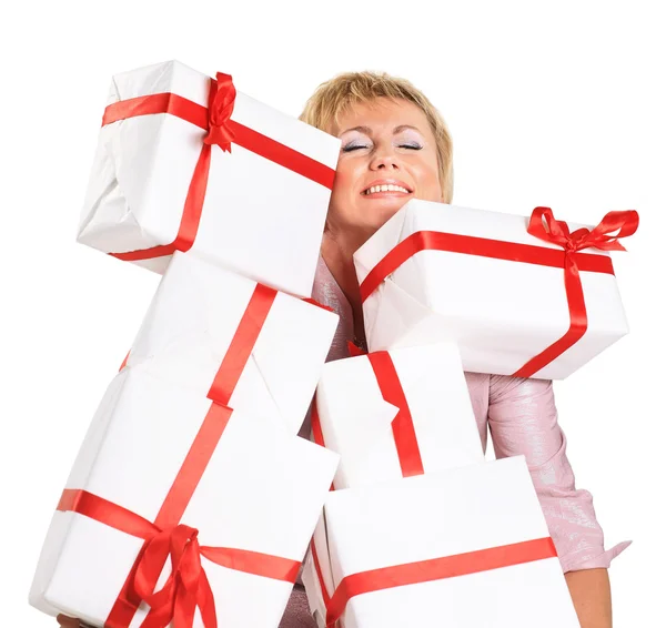 Mulher feliz com um presente — Fotografia de Stock