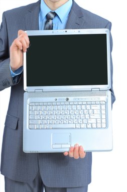 genç işadamı laptop tutar. Beyaz bir arka plan üzerinde izole.