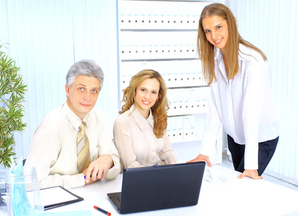 A group of good businessmen discuss the work plans. — Stock Photo, Image