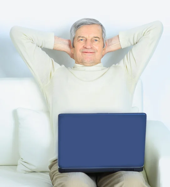 The home life of an elderly person. — Stock Photo, Image