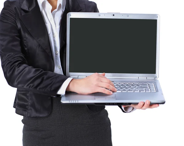 Xottractive femme avec ordinateur portable dans les mains souriant, isolé en arrière-plan blanc . — Photo