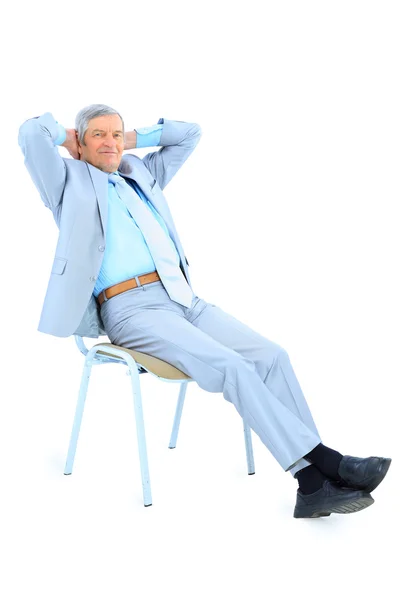 Homem de negócios em idade, descansando para uma pausa. Isolado sobre um fundo branco . — Fotografia de Stock