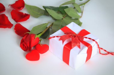 bir gül ve bir kutu