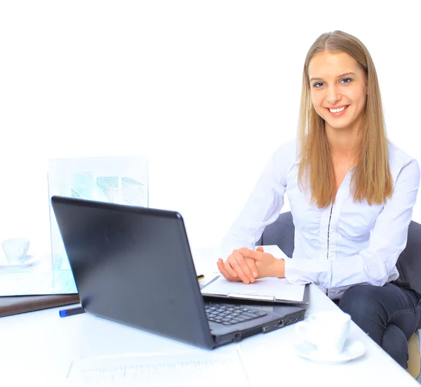 컴퓨터와 함께 아름 다운 비즈니스 우먼 — 스톡 사진