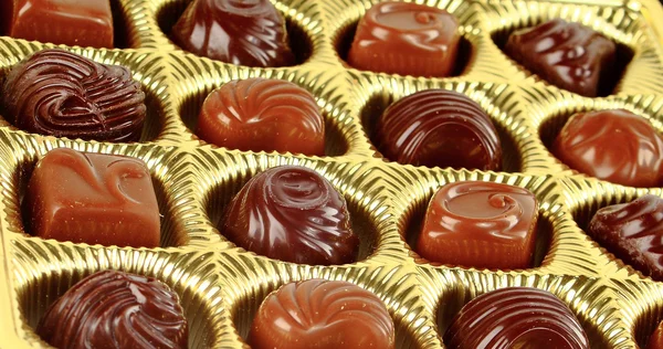 Barras de chocolate aisladas sobre fondo blanco — Foto de Stock