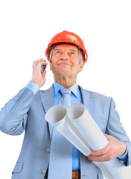 Engenheiro com a idade de, falando ao telefone. Isolado sobre um fundo branco . — Fotografia de Stock