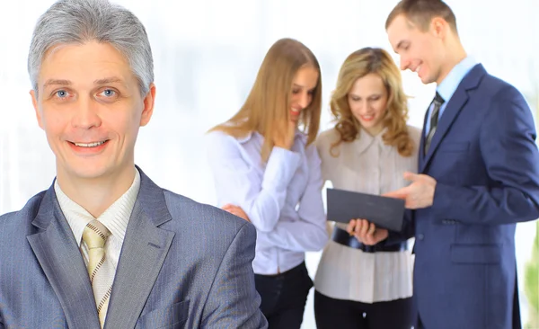 En grupp av företag i office. — Stockfoto