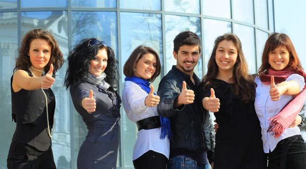 Grupo de estudantes alegres — Fotografia de Stock