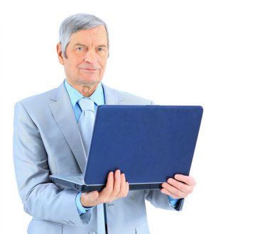 laptop için çalışır, yaşında bir iş adamı. Beyaz bir arka plan üzerinde izole.