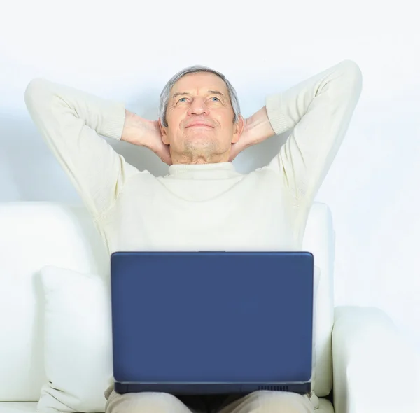 The home life of an elderly person. — Stock Photo, Image