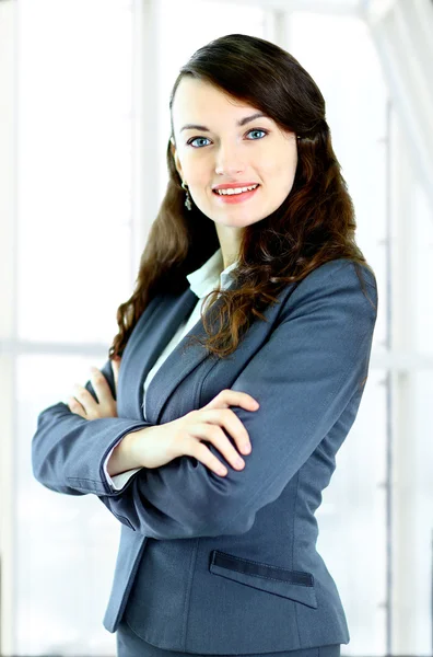 Bonita mujer de negocios. Negociaciones en la oficina —  Fotos de Stock