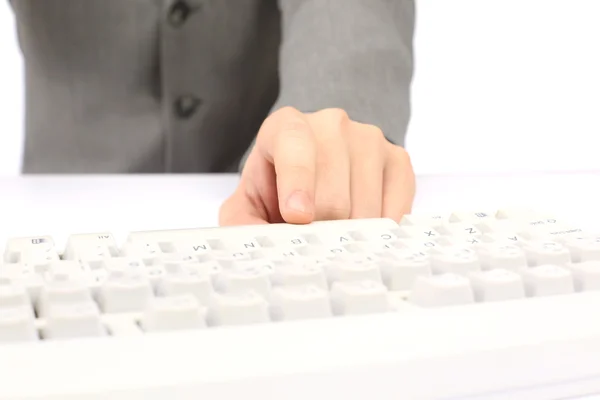 La mano de la oficina presiona un botón en el teclado. Aislado sobre fondo blanco — Foto de Stock