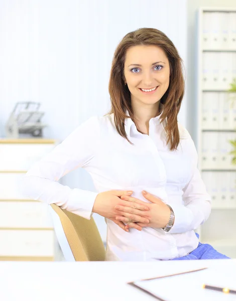 Nette Geschäftsfrau. Verhandlungen im Büro — Stockfoto