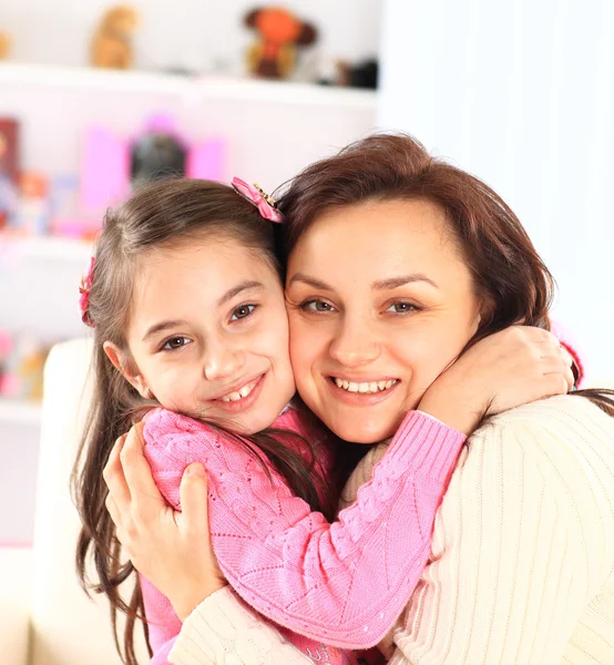 De moeder met haar dochter. — Stockfoto