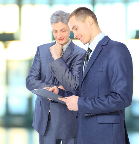 Businessmen discussing income. — Stock Photo, Image