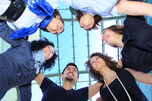 Groep van vrolijke studenten. — Stockfoto