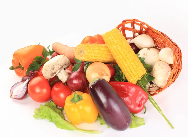 Fundo com legumes maduros frescos sobre branco — Fotografia de Stock