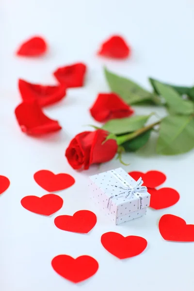 Una rosa y una caja — Foto de Stock