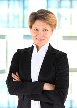 güzel ve çekici bir iş kadını.