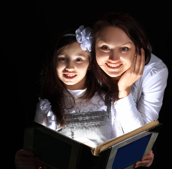 Girl with my mother found a wonderful book. — Stock Photo, Image