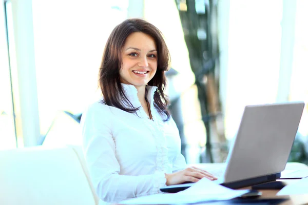 Nice business woman in the office. — Stock Photo, Image