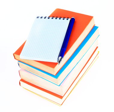 Telif alanı ile beyaz üzerine izole okul kırtasiyesi