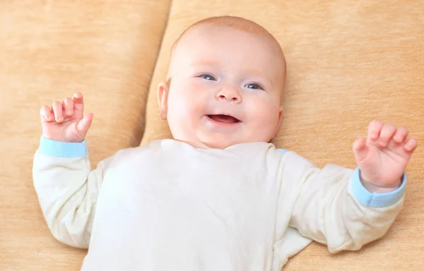 Bebé feliz —  Fotos de Stock