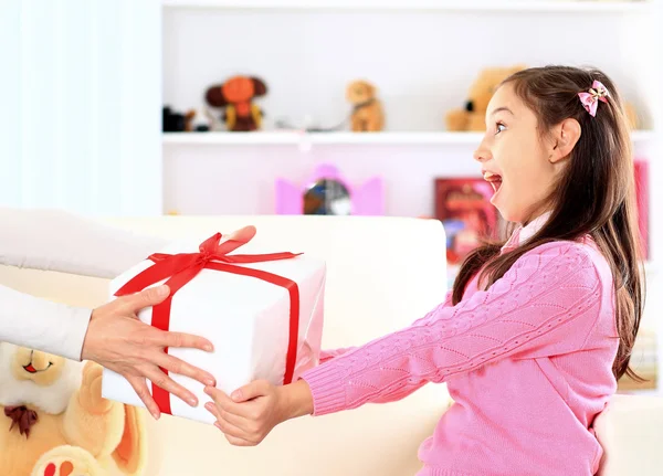 Um presente de aniversário . — Fotografia de Stock