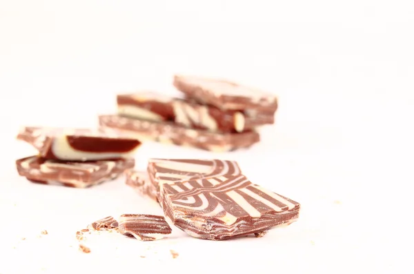 Barras de chocolate aisladas sobre fondo blanco —  Fotos de Stock