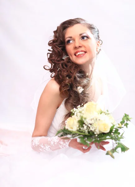 Aantrekkelijke jonge bruid. — Stockfoto