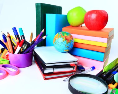 Ofis ve öğrenci aksesuarları. Okul konseptine dönelim..