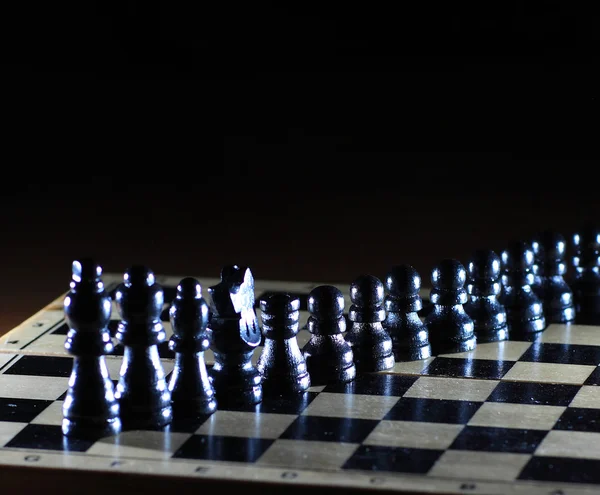 Composition avec des échecs sur un échiquier brillant — Photo