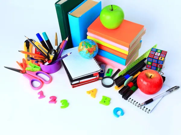 Ofis ve öğrenci aksesuarları. Okul konseptine dönelim..