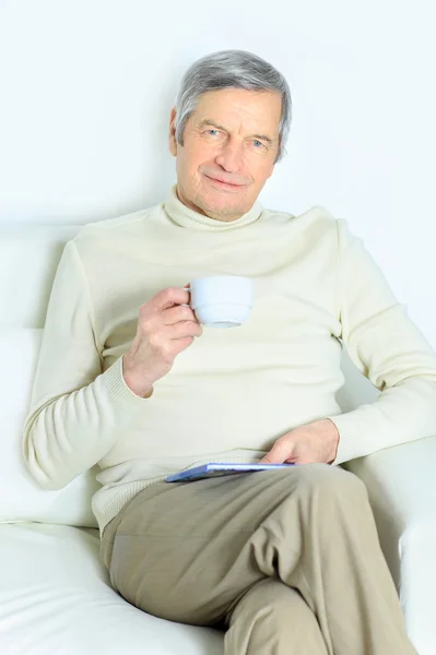 The home life of an elderly person. — Stock Photo, Image