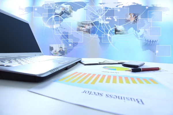 Grafieken, grafieken, zakelijke tafel. De werkplek van zakenmensen — Stockfoto