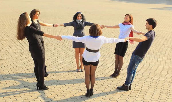 Gruppe fröhlicher Studenten. — Stockfoto