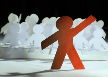 Kağıt insanlar dışarı.