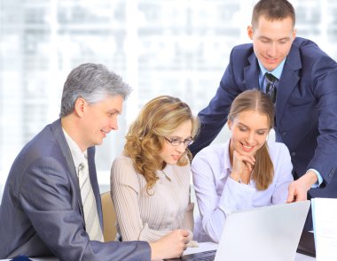 iş planını görüşmek üzere işadamları grubu.