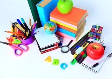 Ofis ve öğrenci aksesuarları. Okul konseptine dönelim..