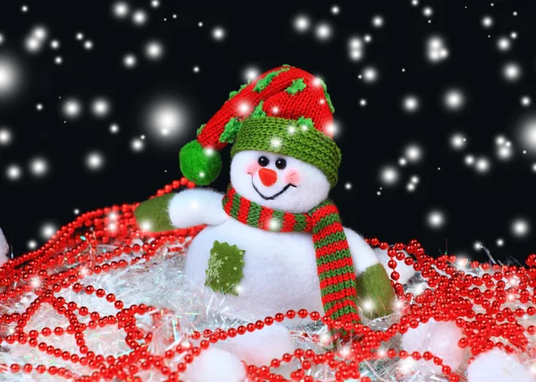 Feestelijke sneeuwpop met Kerstmis lichte achtergrond — Stockfoto