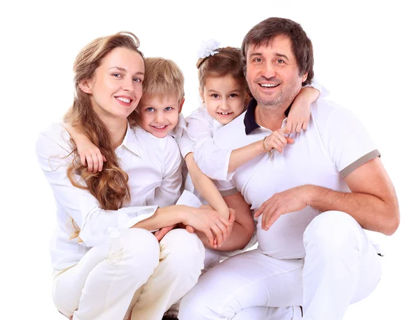 Vackra lycklig familj - isolerade över en vit — Stockfoto