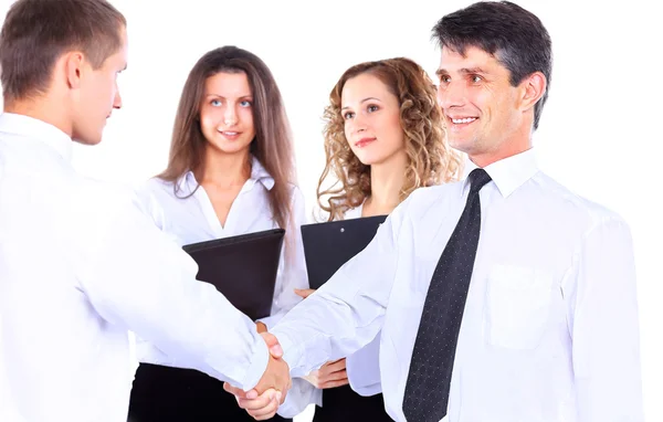 Empresários apertando as mãos, terminando uma reunião — Fotografia de Stock