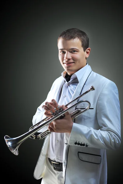 Senior jazz musician. Trumpet player. Studio shot. — Stock Photo, Image
