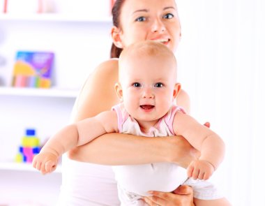 sevgi dolu anne ve kızı evde kapat