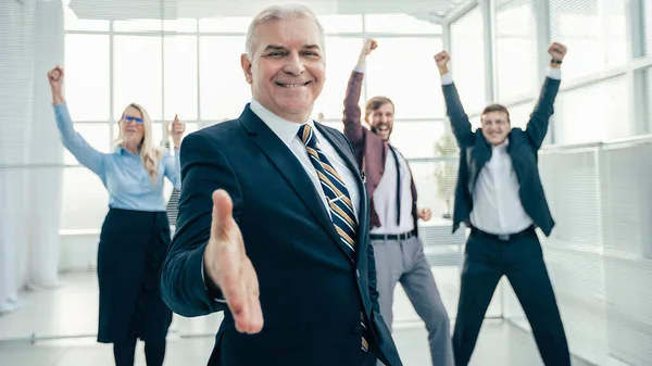 Confident businessman holding out his hand for a handshake. — Stock Photo, Image