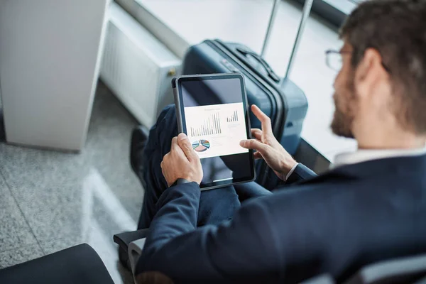 Businessman using a digital tablet during a business trip. — Stock Photo, Image