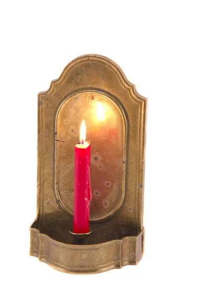 Isolierter Kerzenständer aus Messing mit Kerze und Flamme — Stockfoto